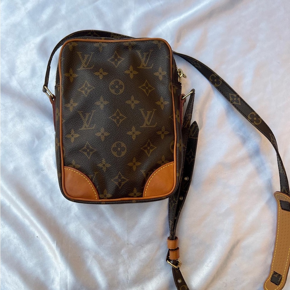 Louis Vuitton Danube Monogram Bag - Picture 8 of 13